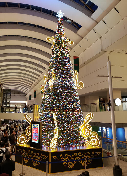 クイーンズスクエア横浜のクリスマスツリー